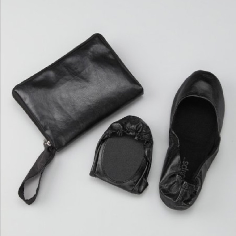Foldable ballet flats with carrying case